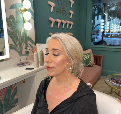 Lookbook - Client looking in mirror